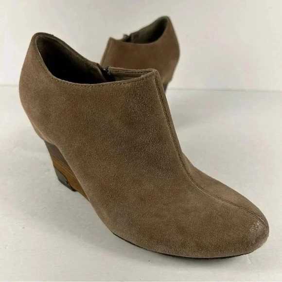 Vince Camuto wedge booties suede leather 8M *flaw - Picture 3 of 12